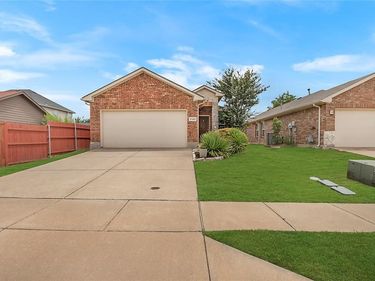 2140 Sweetwood Drive, Fort Worth, TX 76131