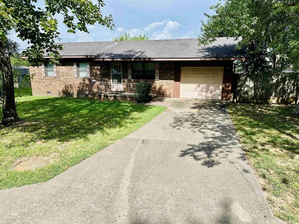 617 Ash Street , Heber Springs, AR 72543