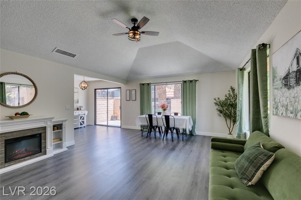 301 Misty Isle Lane , Las Vegas, NV 89107
