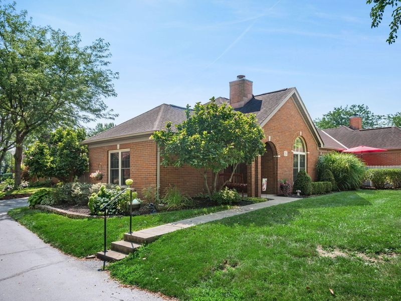 5821 Locbury Lane, Dublin, OH 43016 Photo 2