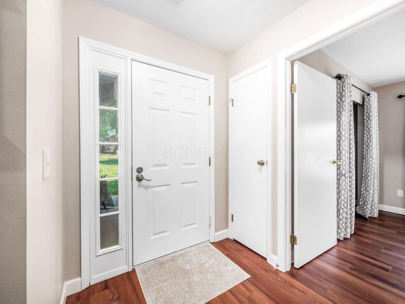 5821 Locbury Lane, Dublin, OH 43016 Photo 3