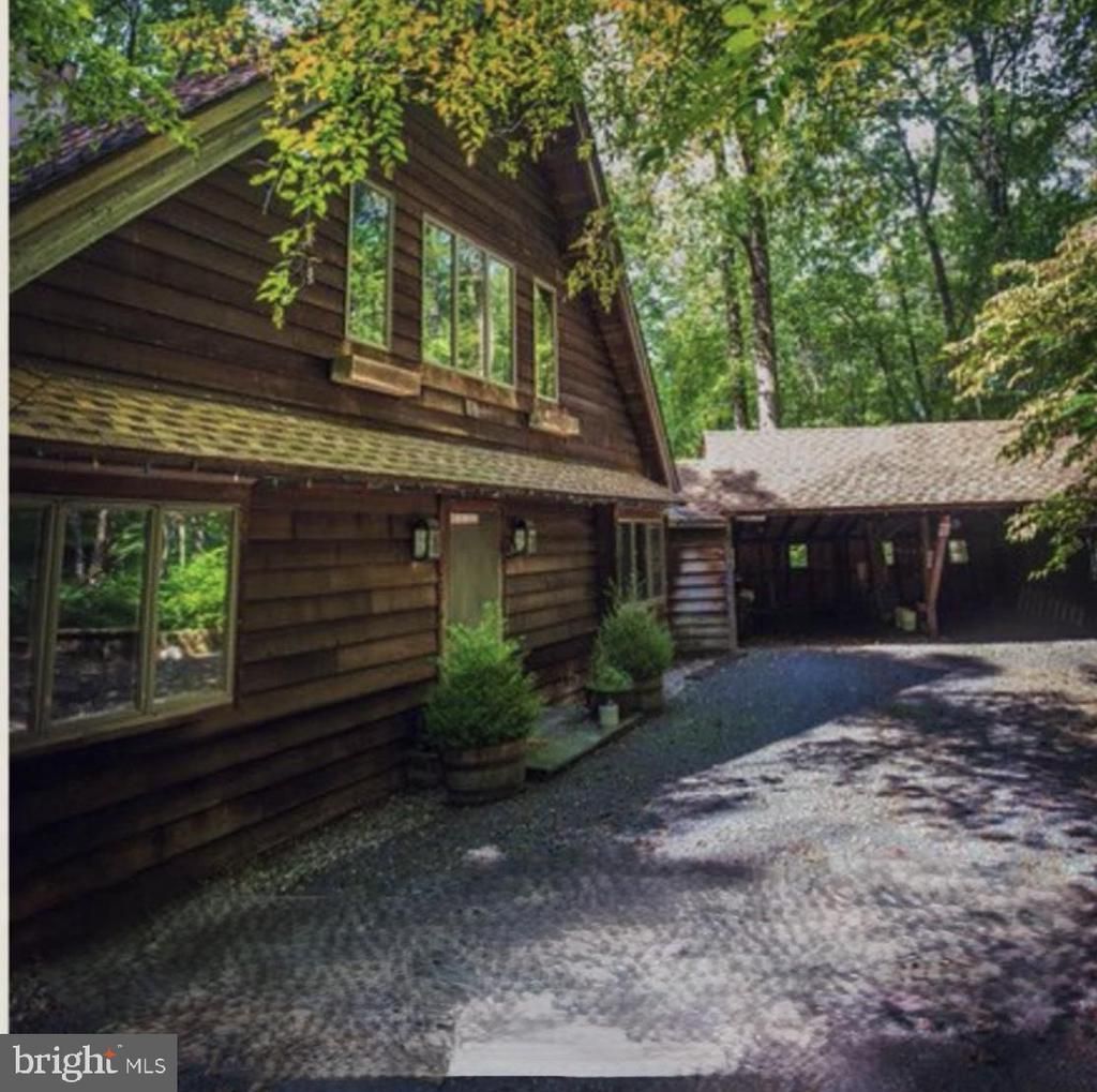 6489 OLD CARVERSVILLE ROAD , CARVERSVILLE, PA 18913
