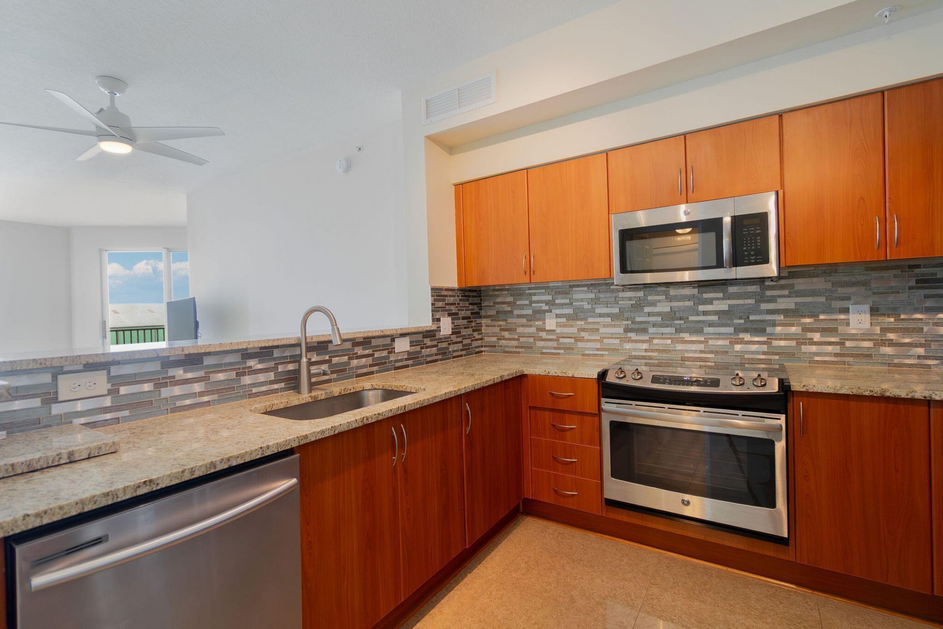 806 E Windward Way, Unit 405, Lantana, FL 33462 Photo