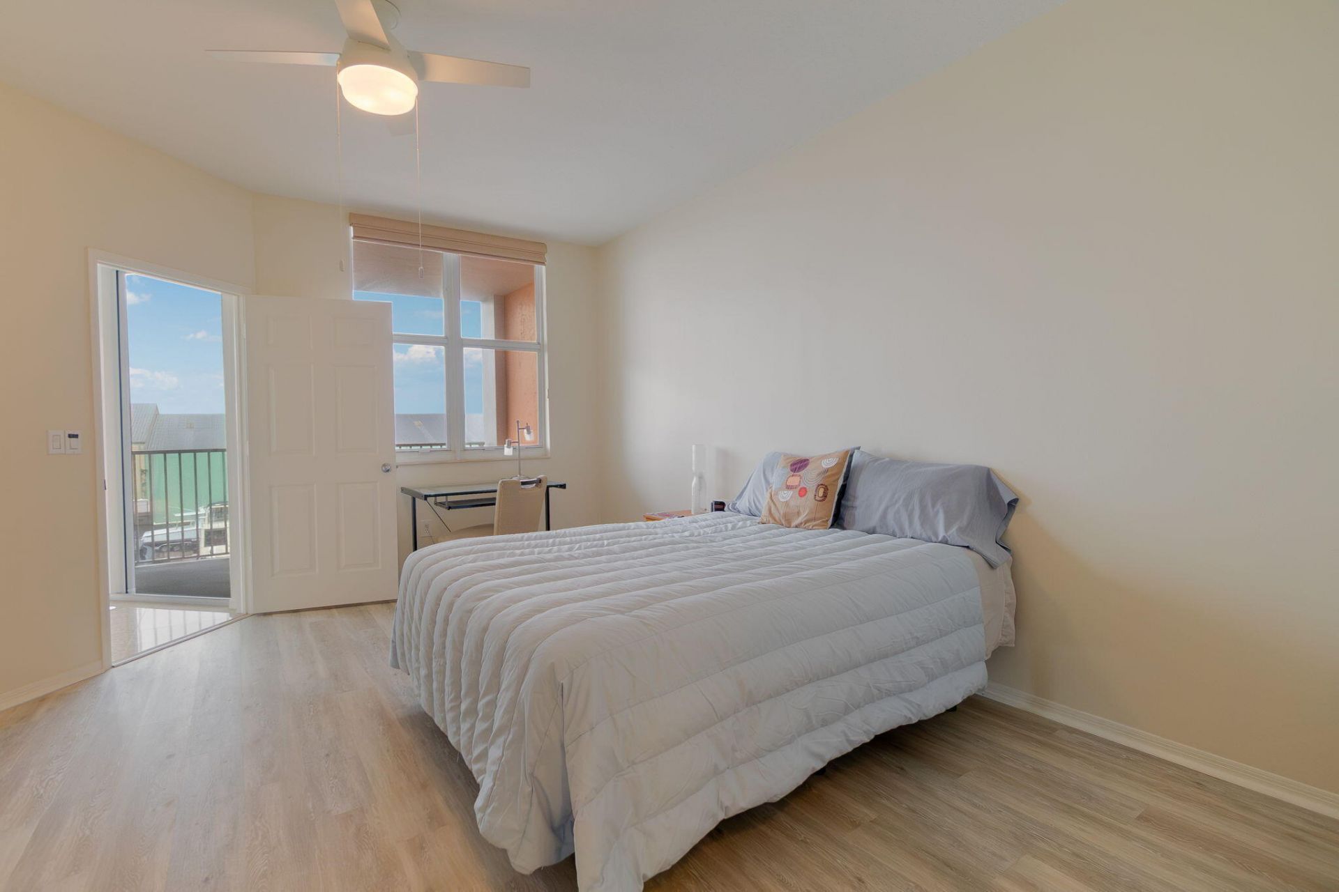806 E Windward Way, Unit 405, Lantana, FL 33462 Photo