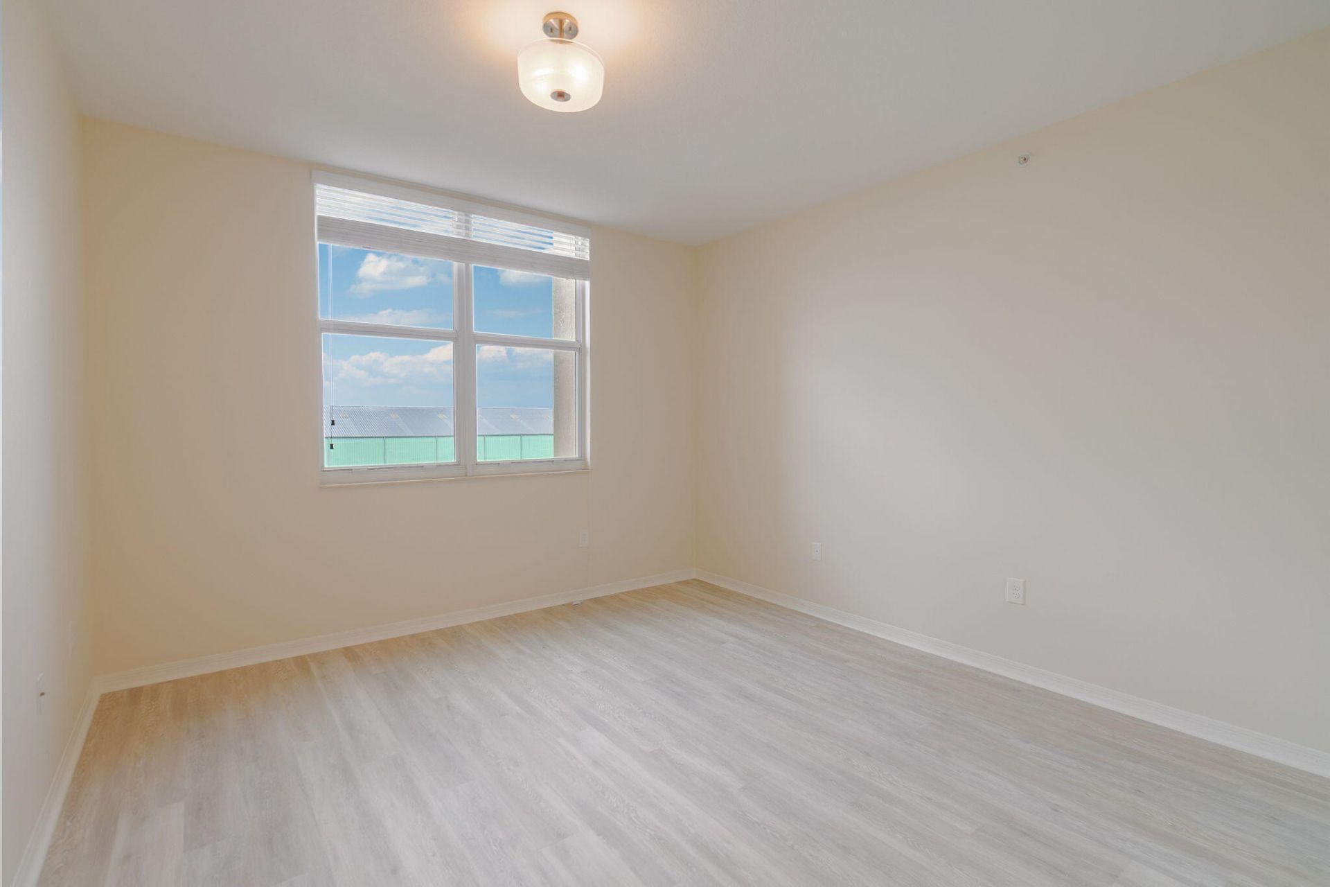 806 E Windward Way, Unit 405, Lantana, FL 33462 Photo
