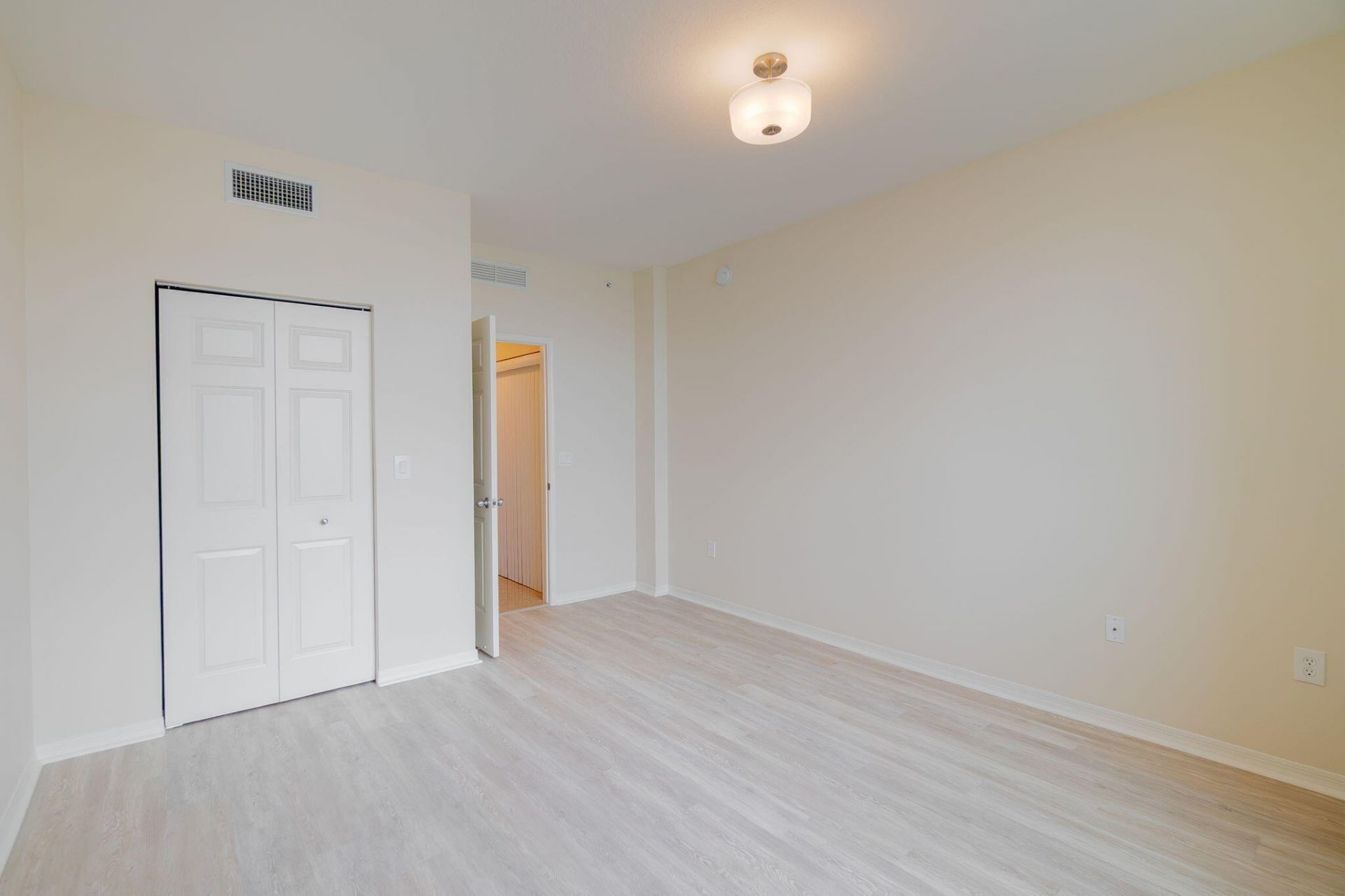 806 E Windward Way, Unit 405, Lantana, FL 33462 Photo