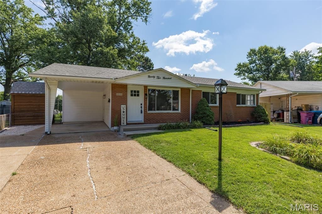 9200 Papoose Drive, Saint Louis, MO 63123 Main Photo