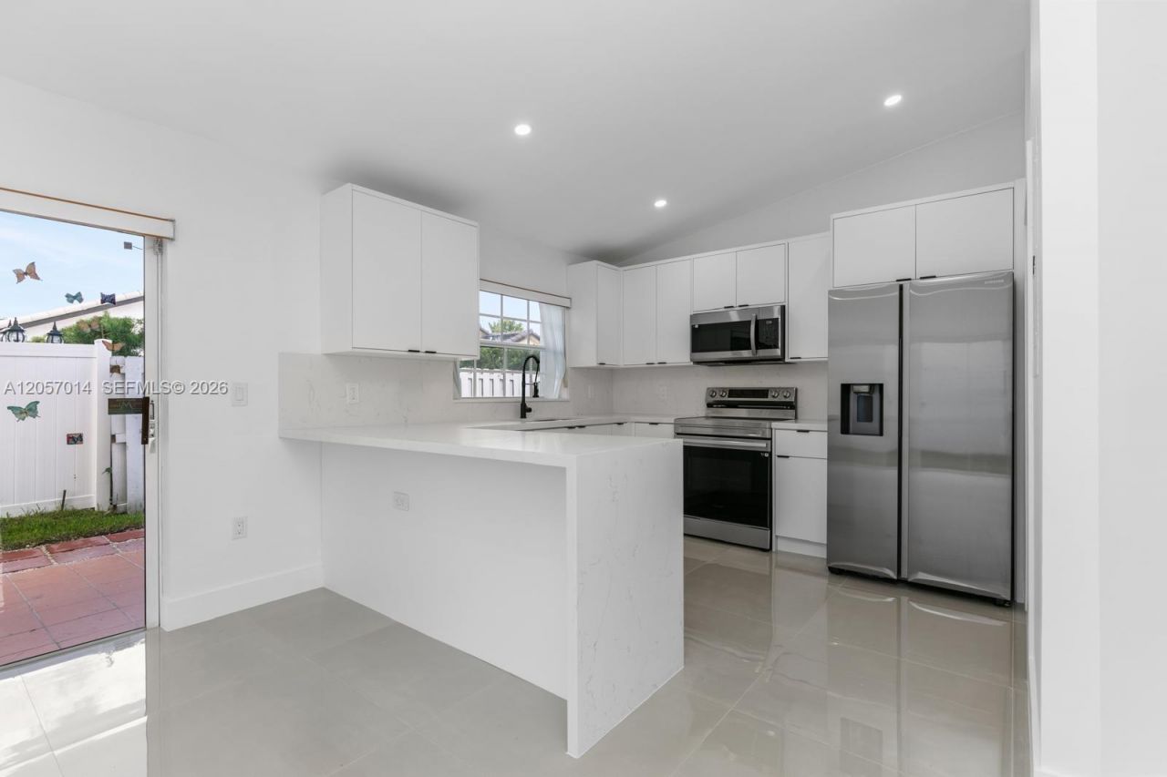 1938 SW 137th Ct, Miami, FL 33175 Photo