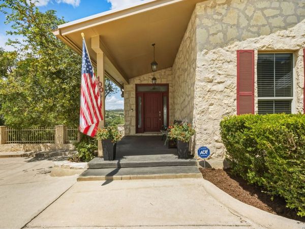 100 TAPATIO DR W, Boerne, TX 78006