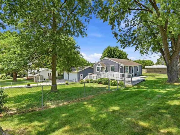 61 29th Avenue SW, Cedar Rapids, IA 52404