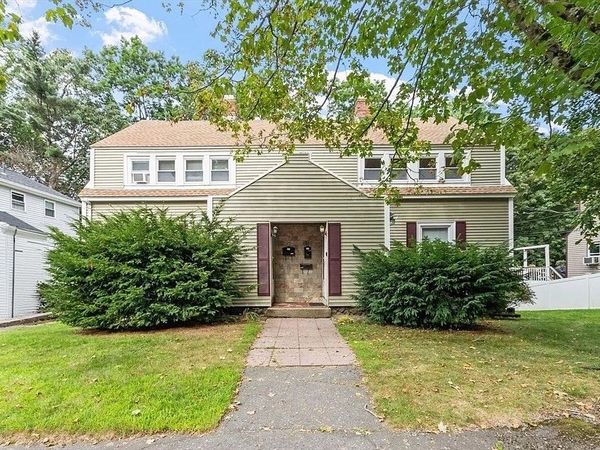 29-31 Rockrimmon Rd, Unit 2R, Worcester, MA 01602