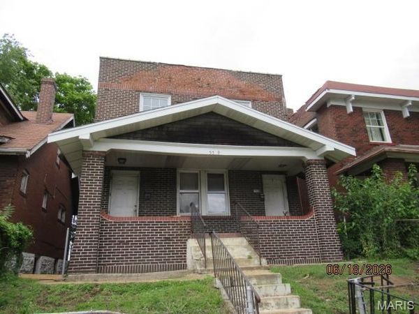 5569 Palm Street , St Louis, MO 63120