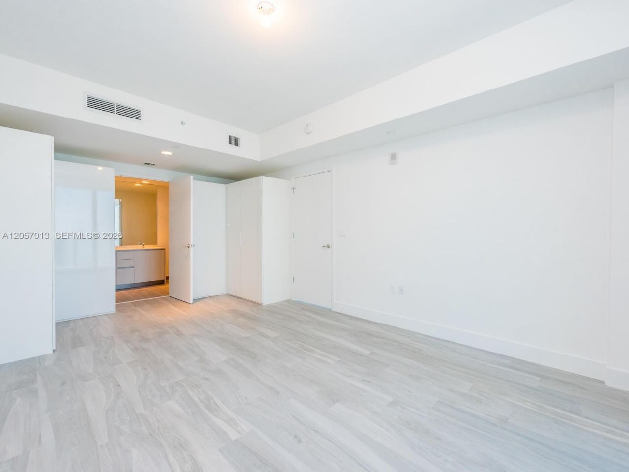 1010 Brickell Ave, Unit 3701, Miami, FL 33131 Photo