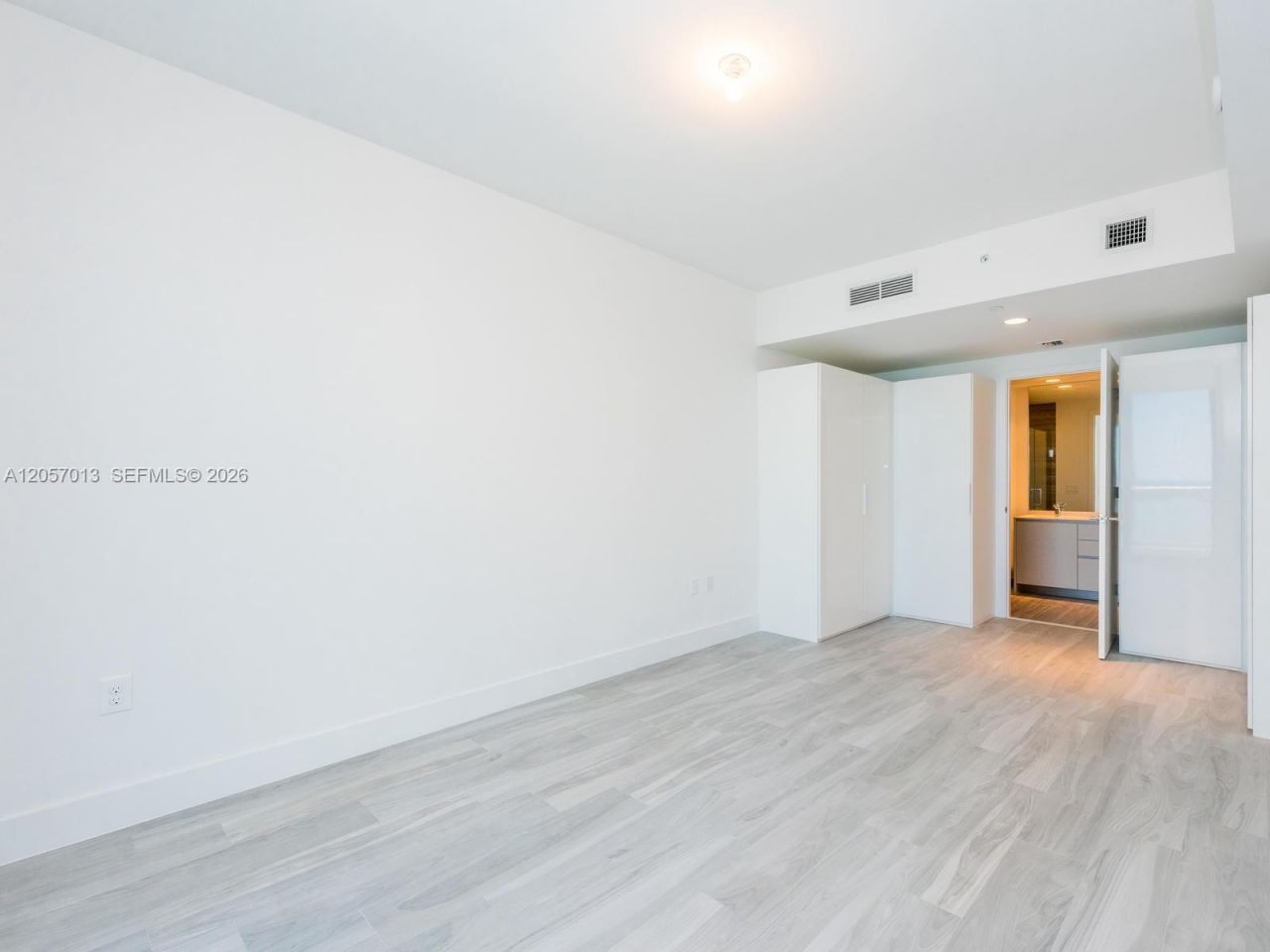 1010 Brickell Ave, Unit 3701, Miami, FL 33131 Photo