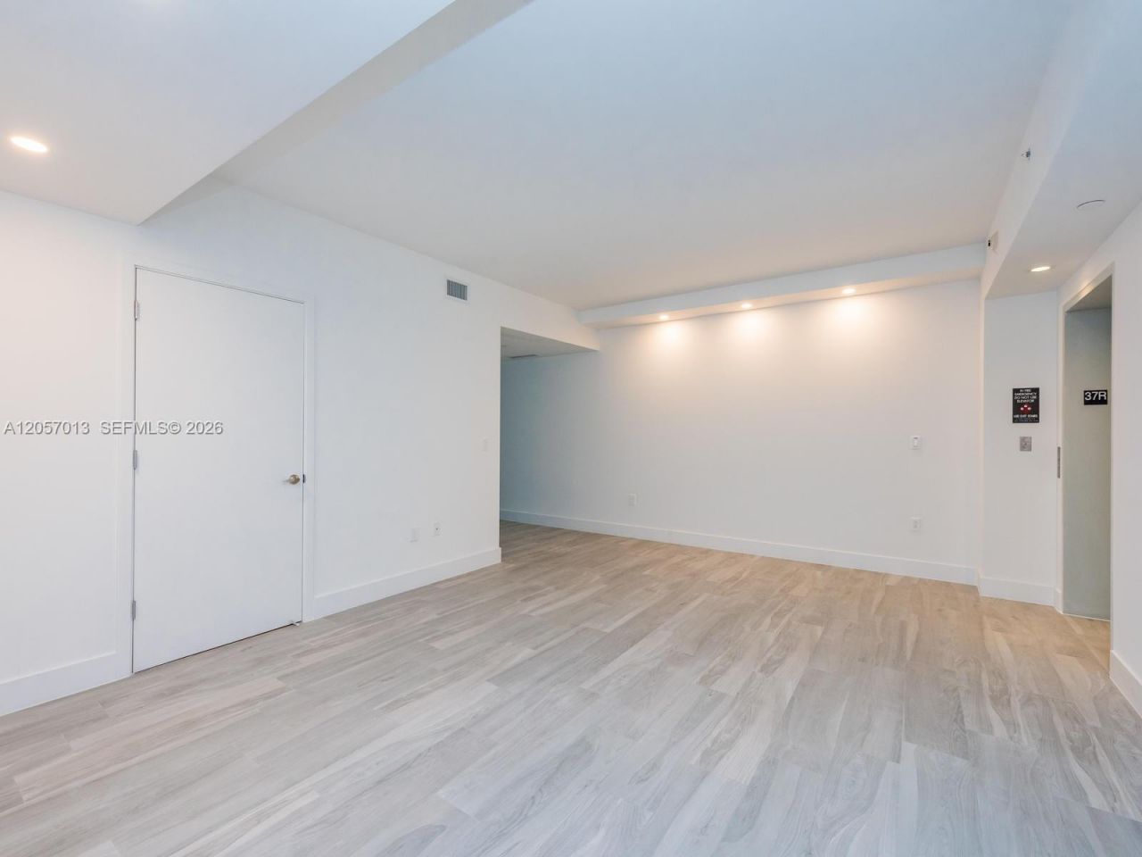 1010 Brickell Ave, Unit 3701, Miami, FL 33131 Photo