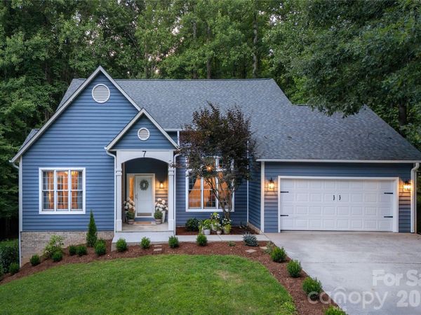 7 Oak Hollow Drive , Asheville, NC 28805