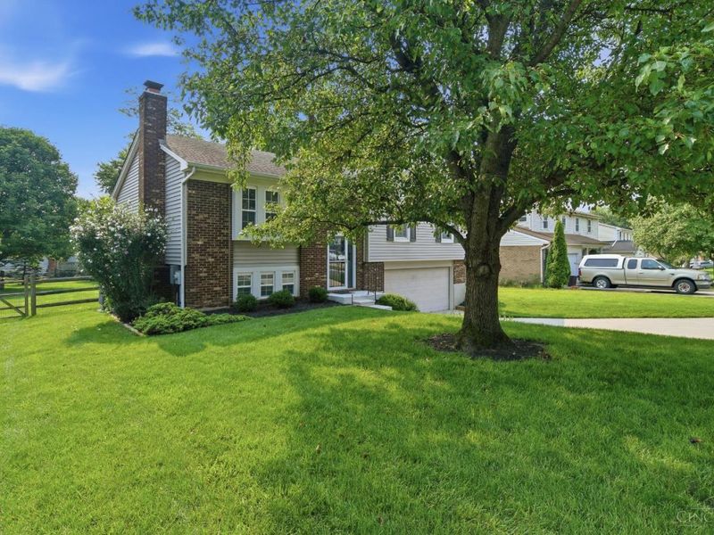 2086 Knightsbridge Drive, Anderson Twp, OH 45244 Photo 2
