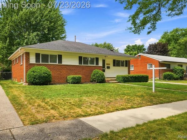 8843 Headley Drive, Sterling Heights, MI 48314