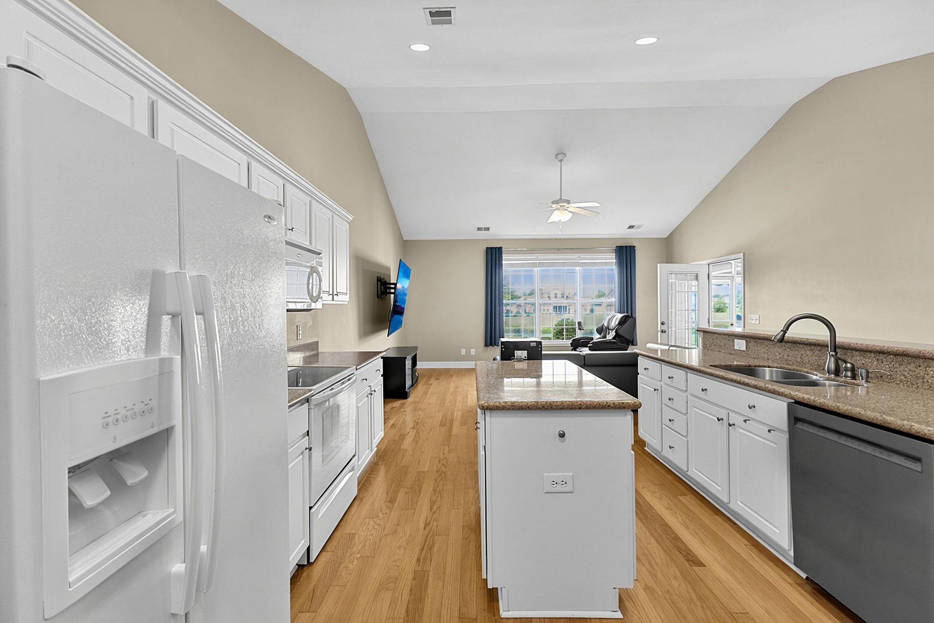 284 Viareggio Rd.  Photo 17