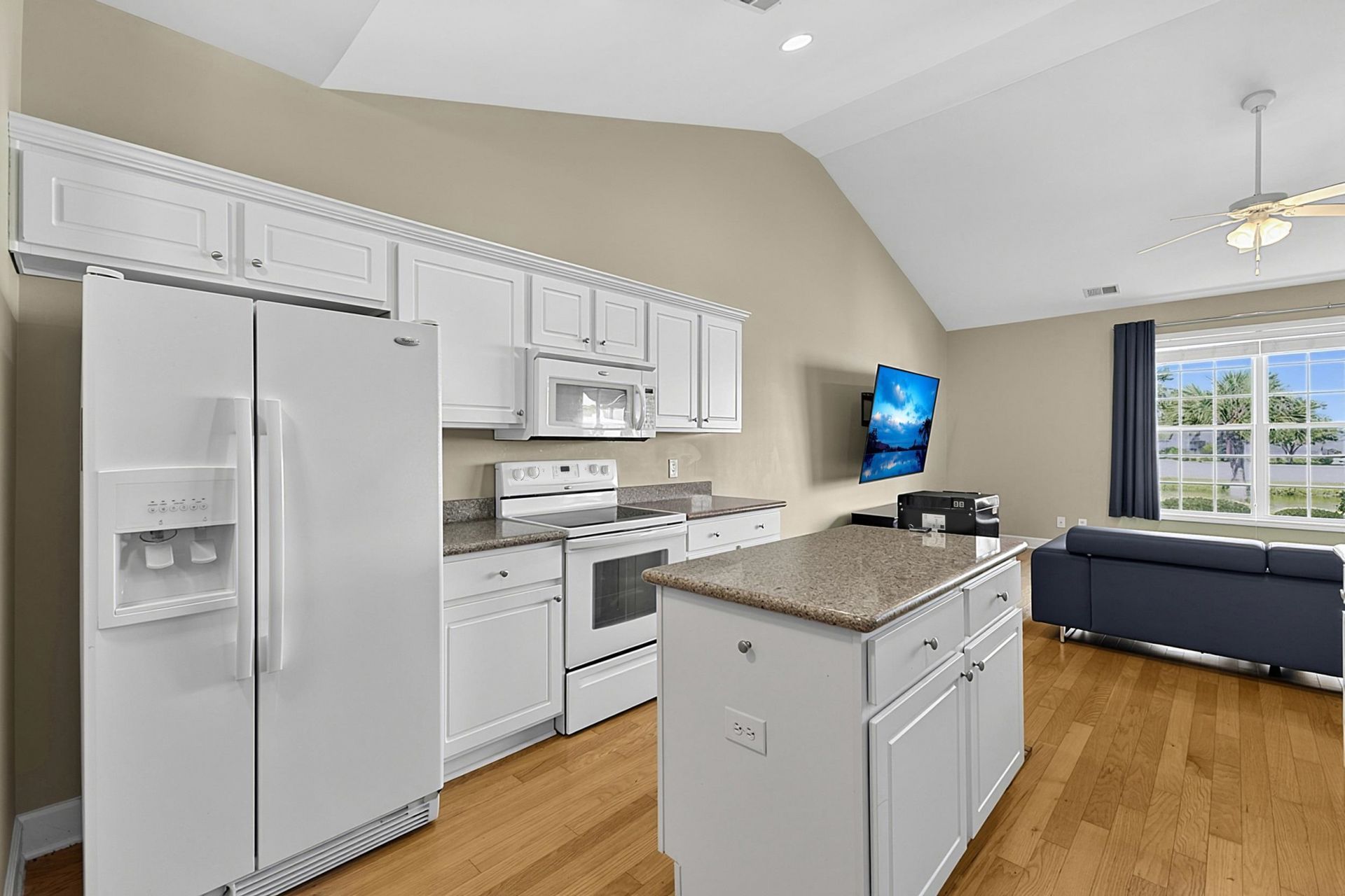 284 Viareggio Rd.  Photo 18