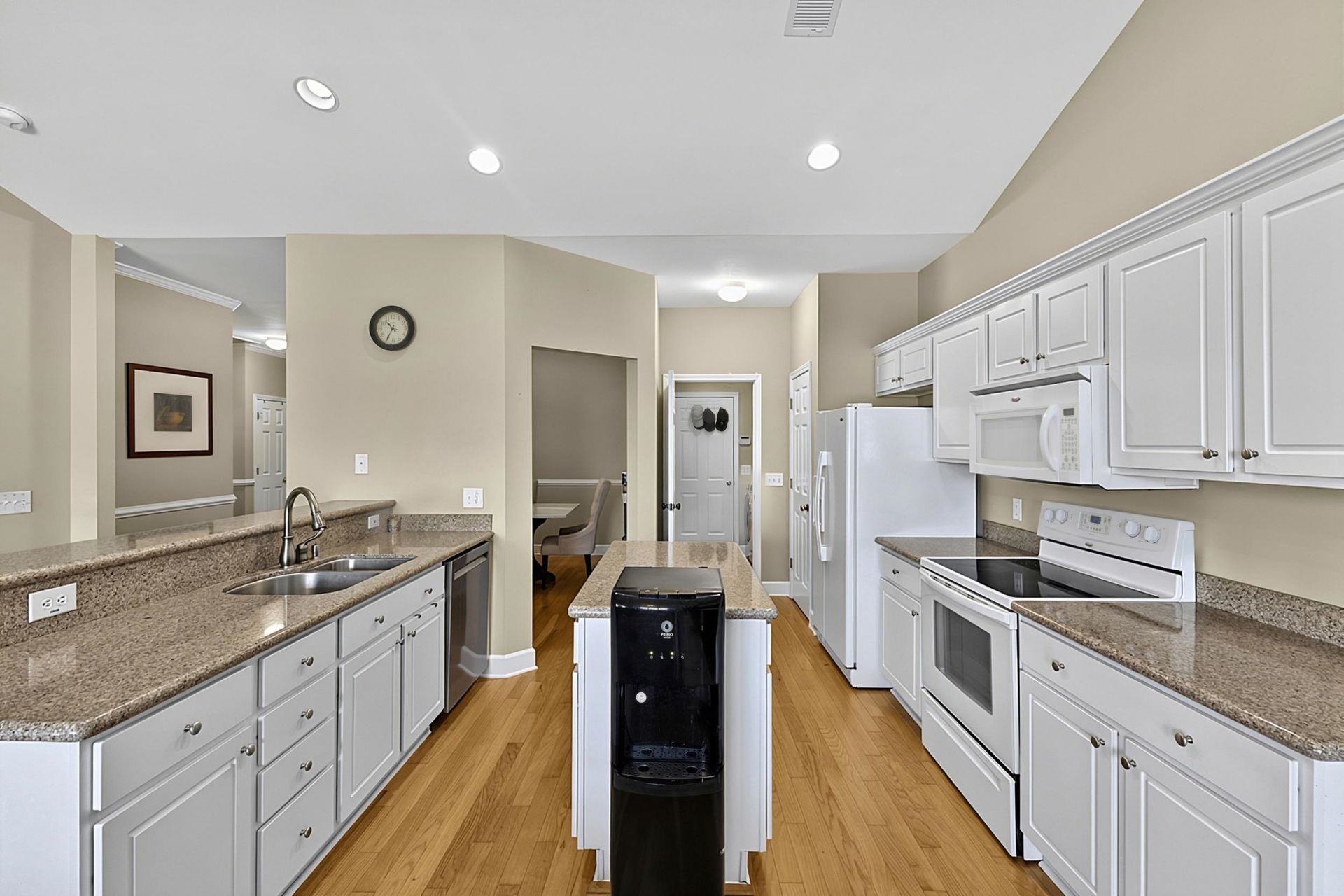 284 Viareggio Rd.  Photo 20