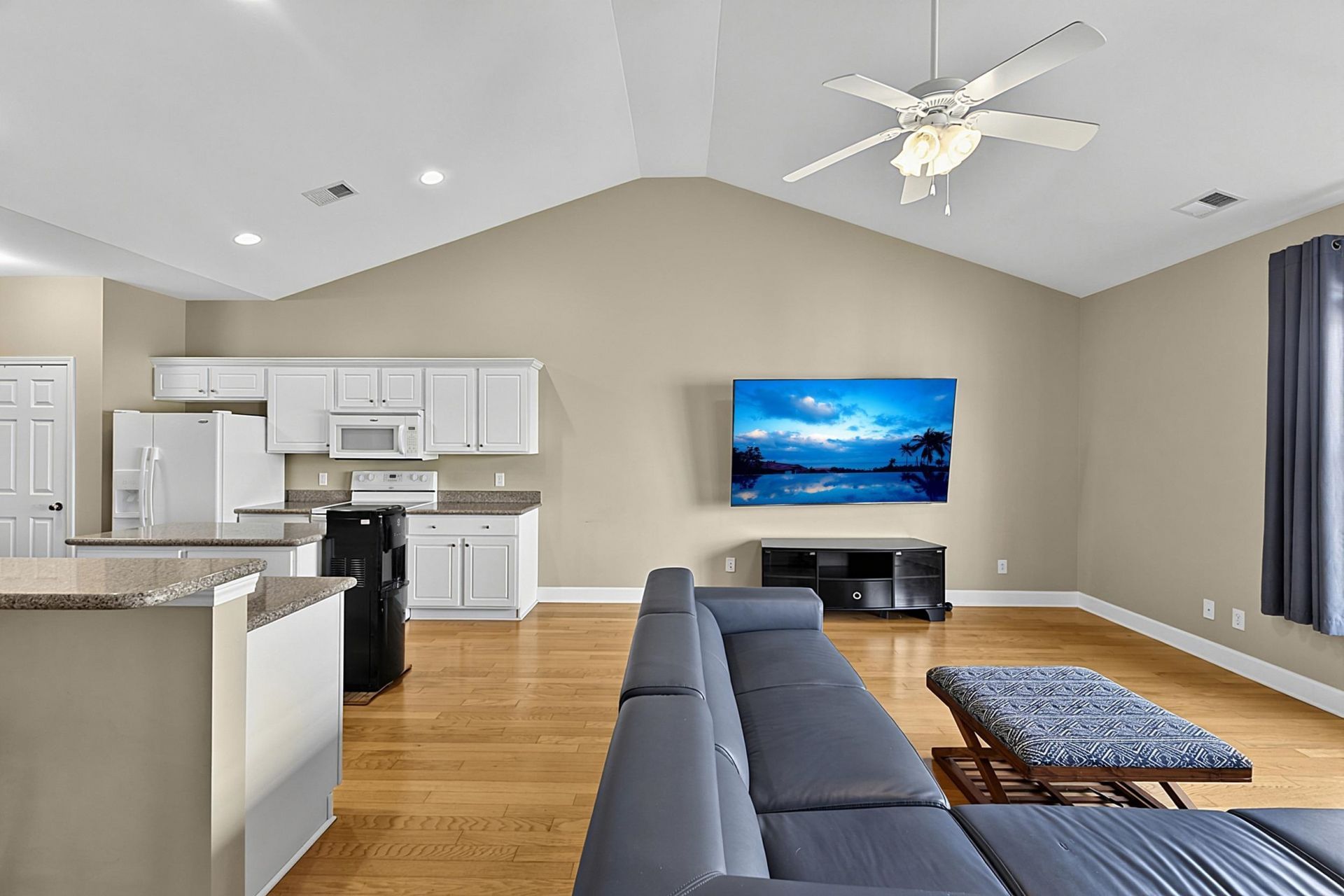 284 Viareggio Rd.  Photo 24