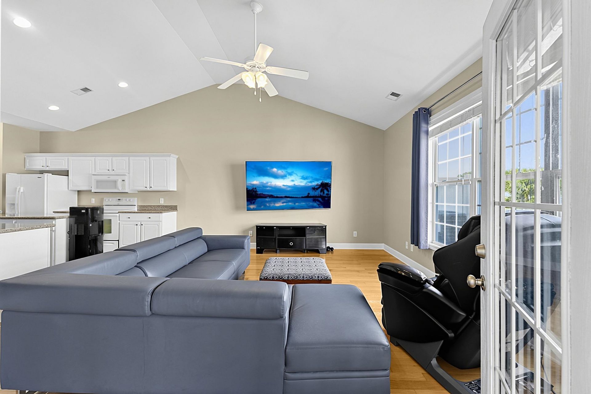 284 Viareggio Rd.  Photo 31