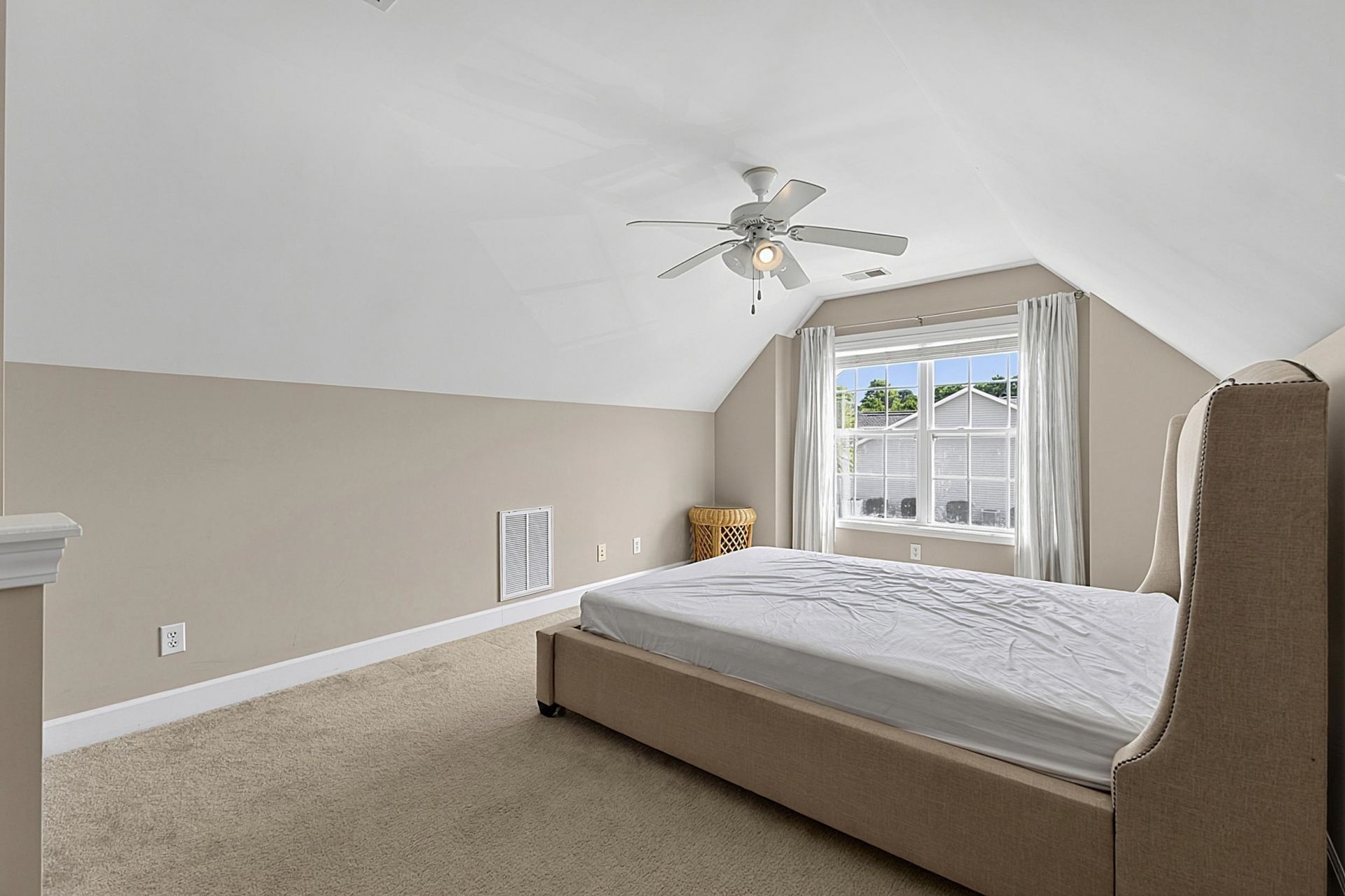 284 Viareggio Rd.  Photo 46