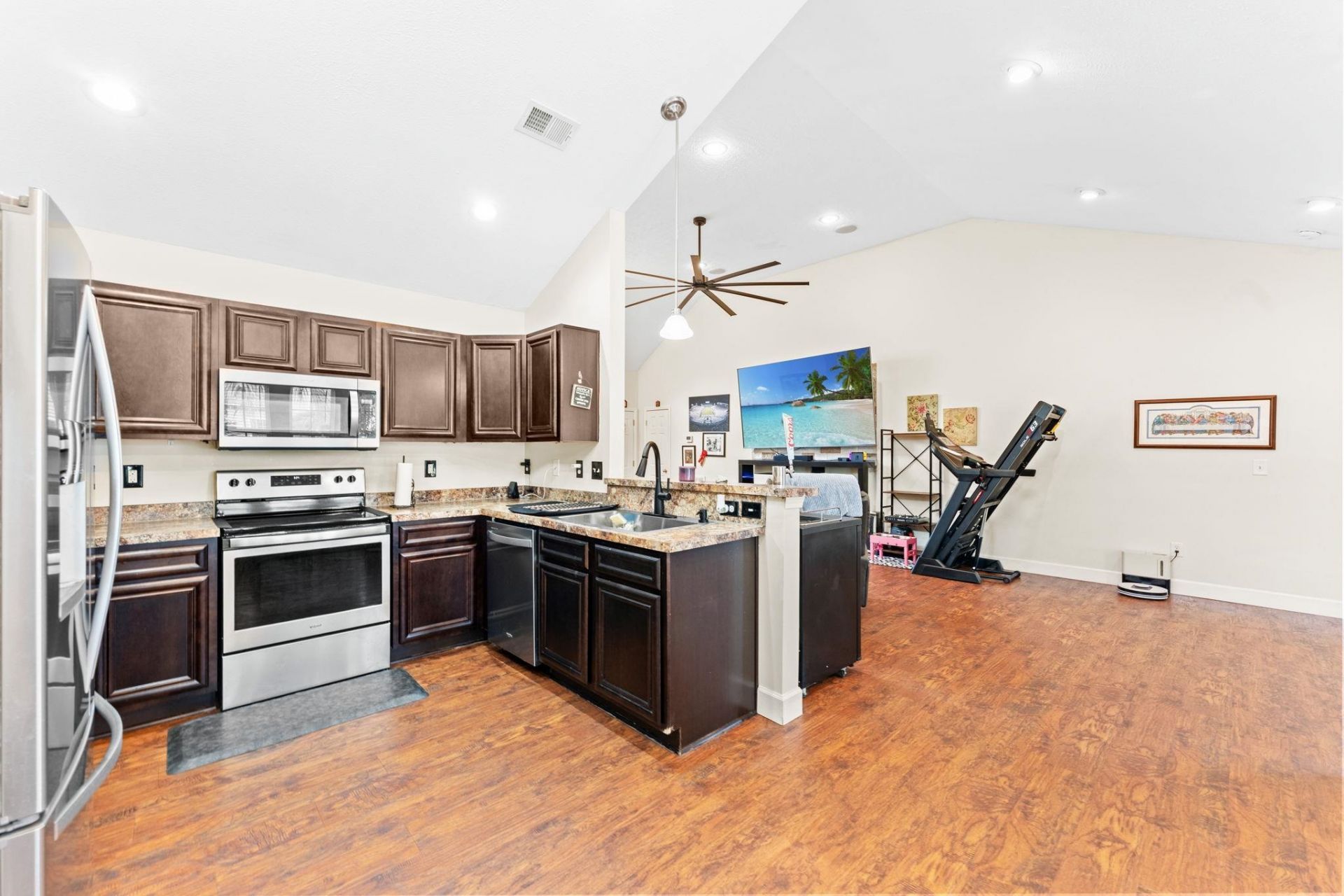 475 Irees Way  Photo 8