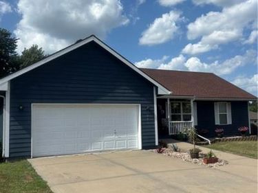 206 E 22nd Terrace, Kearney, MO 64060