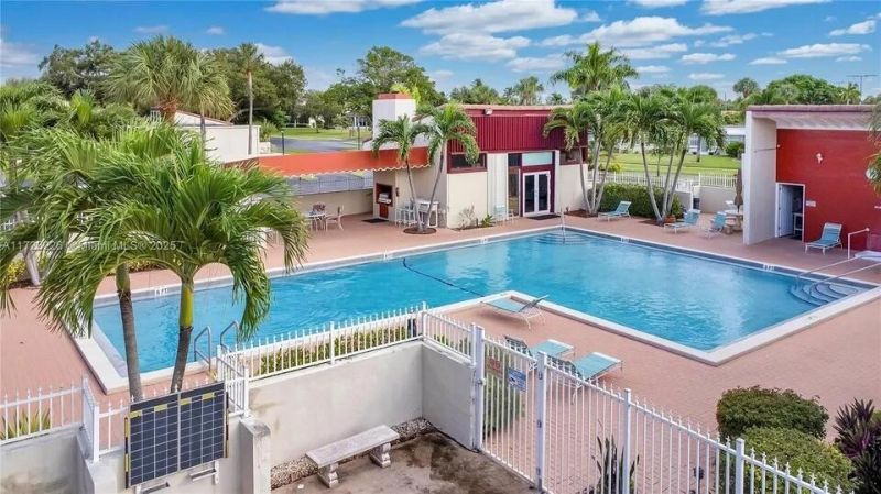 2532 Boundbrook Drive S, Unit 104, Palm Springs, FL 33406 Photo