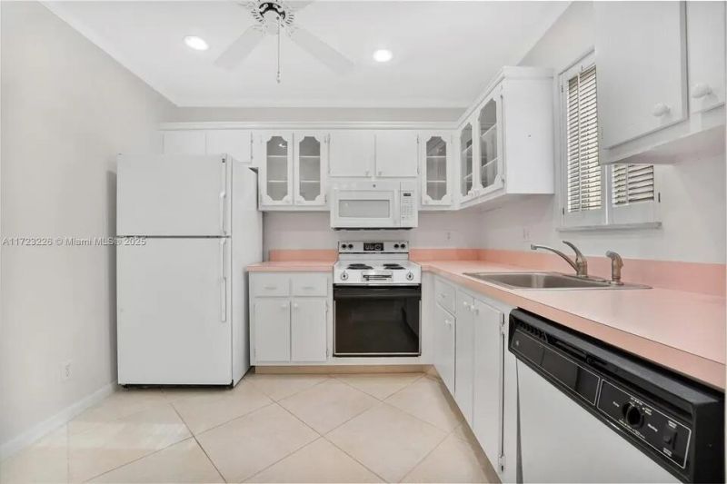 2532 Boundbrook Drive S, Unit 104, Palm Springs, FL 33406 Photo