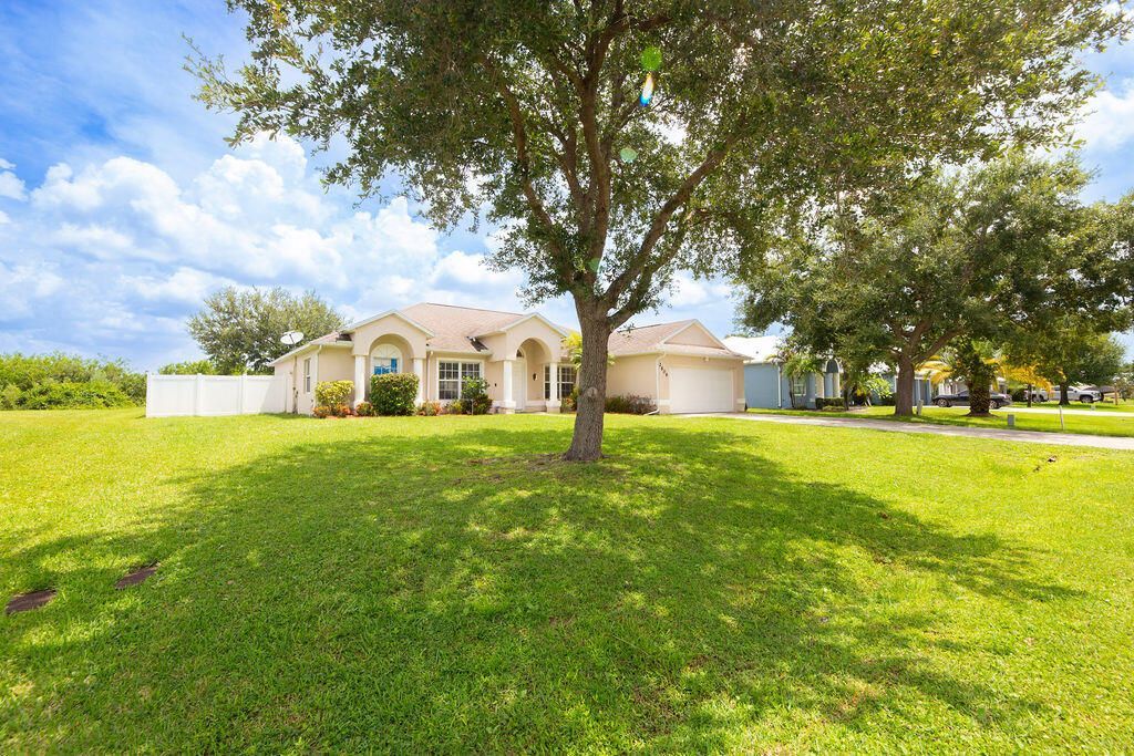 2606 Serenity Circle N, Fort Pierce, FL 34981 Photo