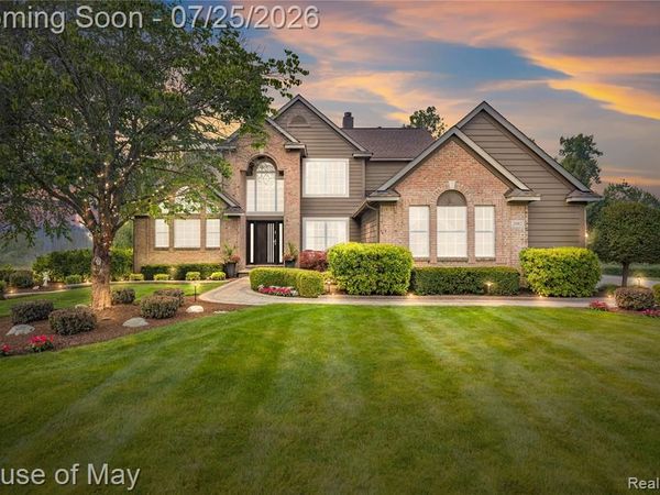 2082 Sandlewood Drive, White Lake Twp, MI 48383
