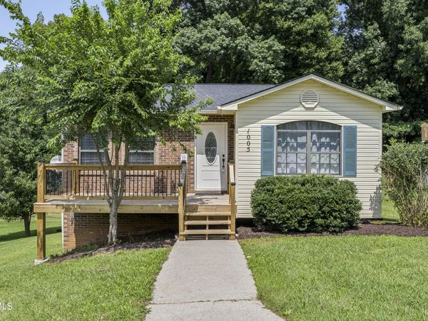 1005 Phillip Drew Drive, Johnson City, TN 37604