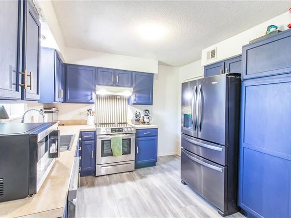 808 SE 19th Street, Oak Grove, MO 64075