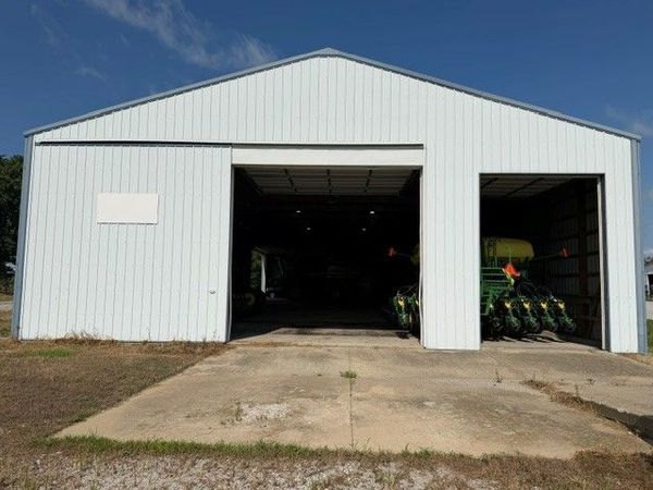 405 S Teeter Street, Oakland, IL 61943