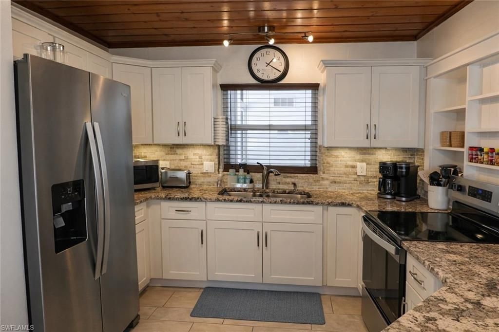 16191 Porto Bello St, Bokeelia, FL 33922 Photo