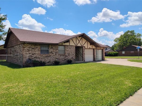 940 NW 12th Street, Moore, OK 73160