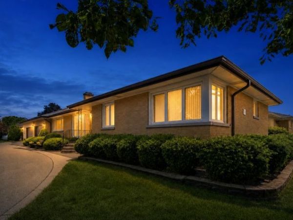 8231 W Berwyn Avenue, Chicago, IL 60656