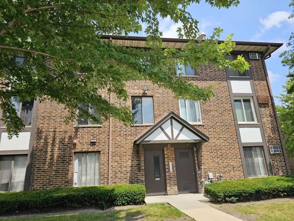 11 Crestview Lane, Unit 10, Vernon Hills, IL 60061