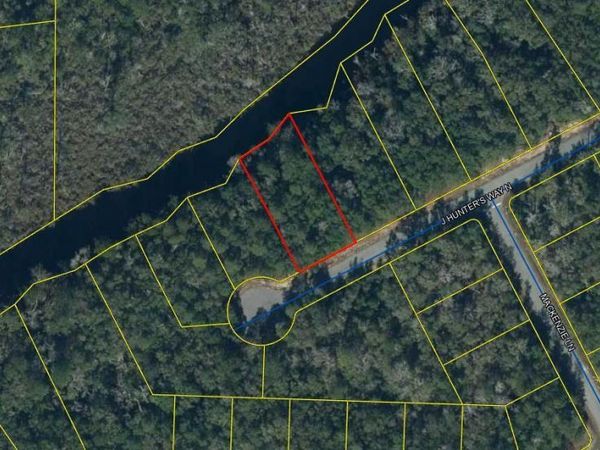 40 N J Hunter Way, Freeport, FL 32439