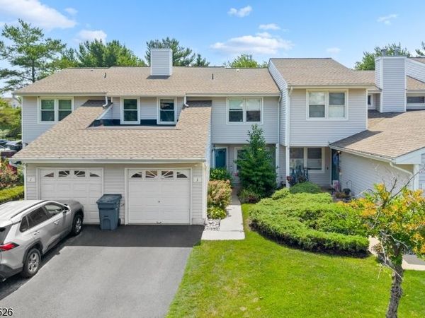 3 Sandpiper Dr, Sayreville, NJ 08859