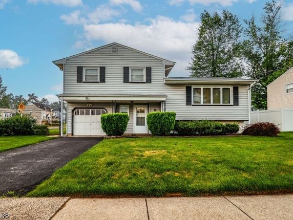 5 Thelma Ct, Woodbridge, NJ 07067
