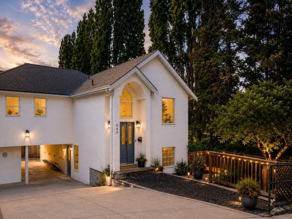 840 Tillicum Rd , Esquimalt, BC V9A 1Z7