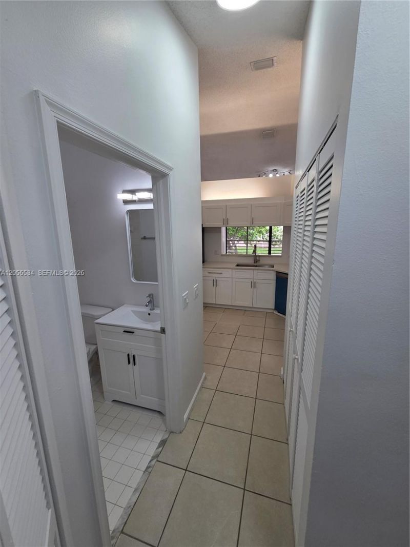 16 Via De Casas Sur, Unit 201, Boynton Beach, FL 33426 Photo