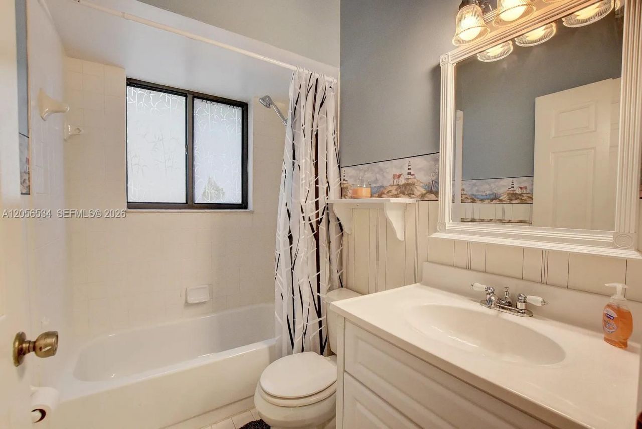 16 Via De Casas Sur , Unit 201, Boynton Beach, FL 33426 Photo