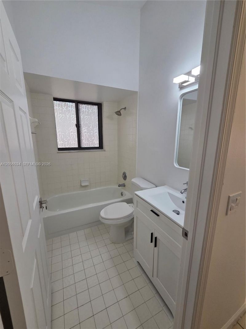 16 Via De Casas Sur, Unit 201, Boynton Beach, FL 33426 Photo