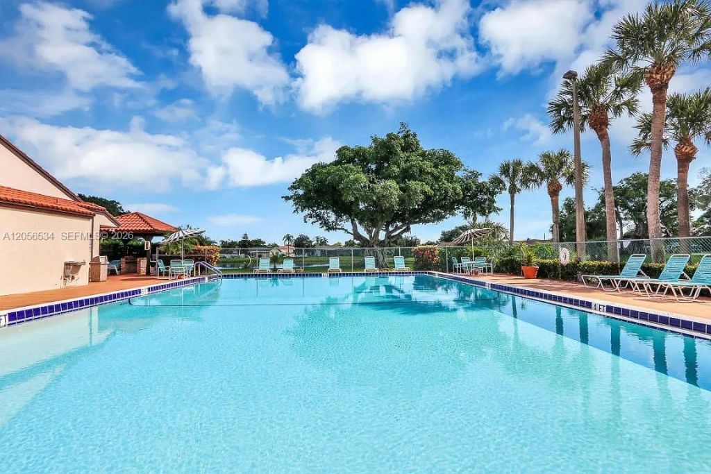 16 Via De Casas Sur , Unit 201, Boynton Beach, FL 33426 Photo
