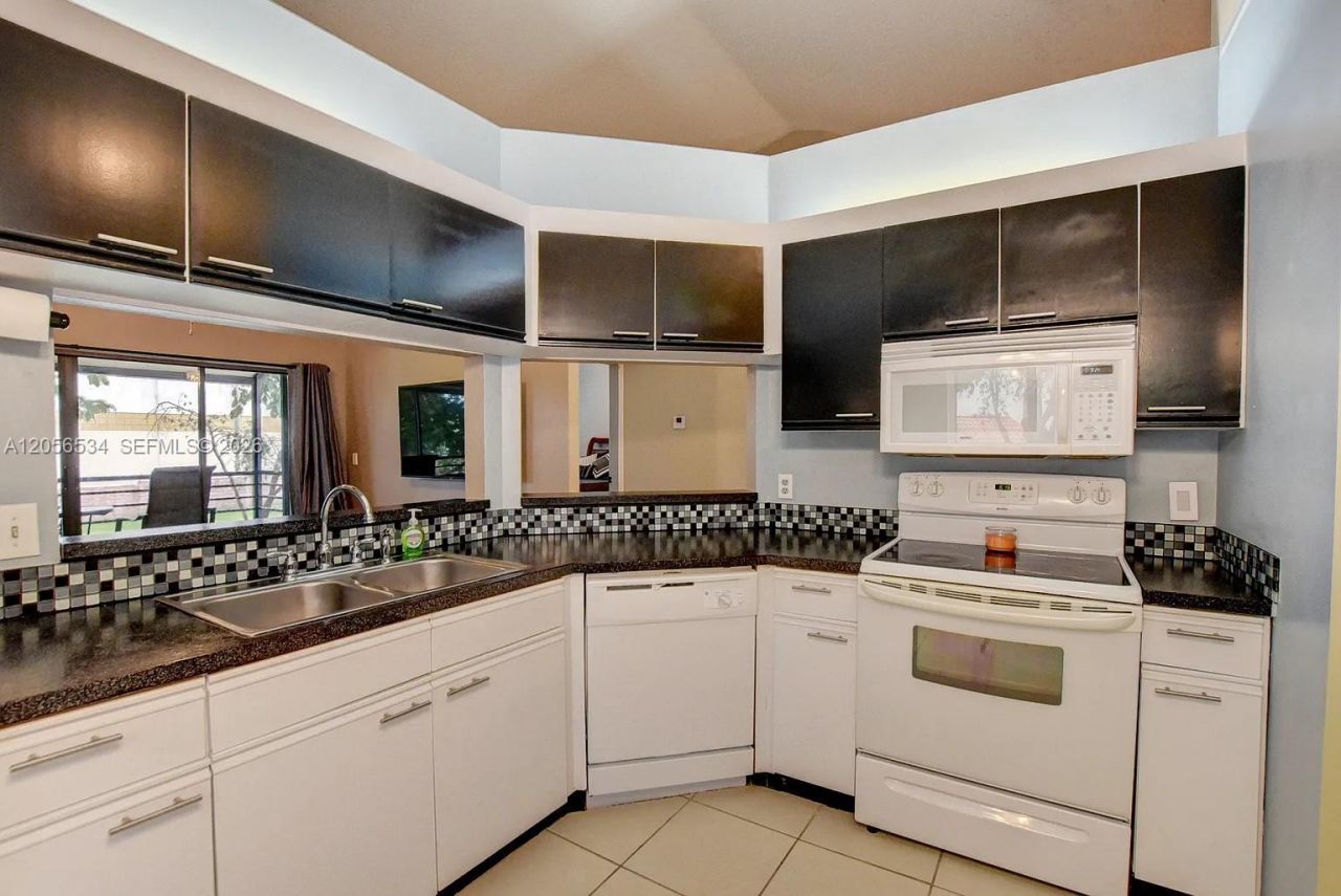 16 Via De Casas Sur , Unit 201, Boynton Beach, FL 33426 Photo